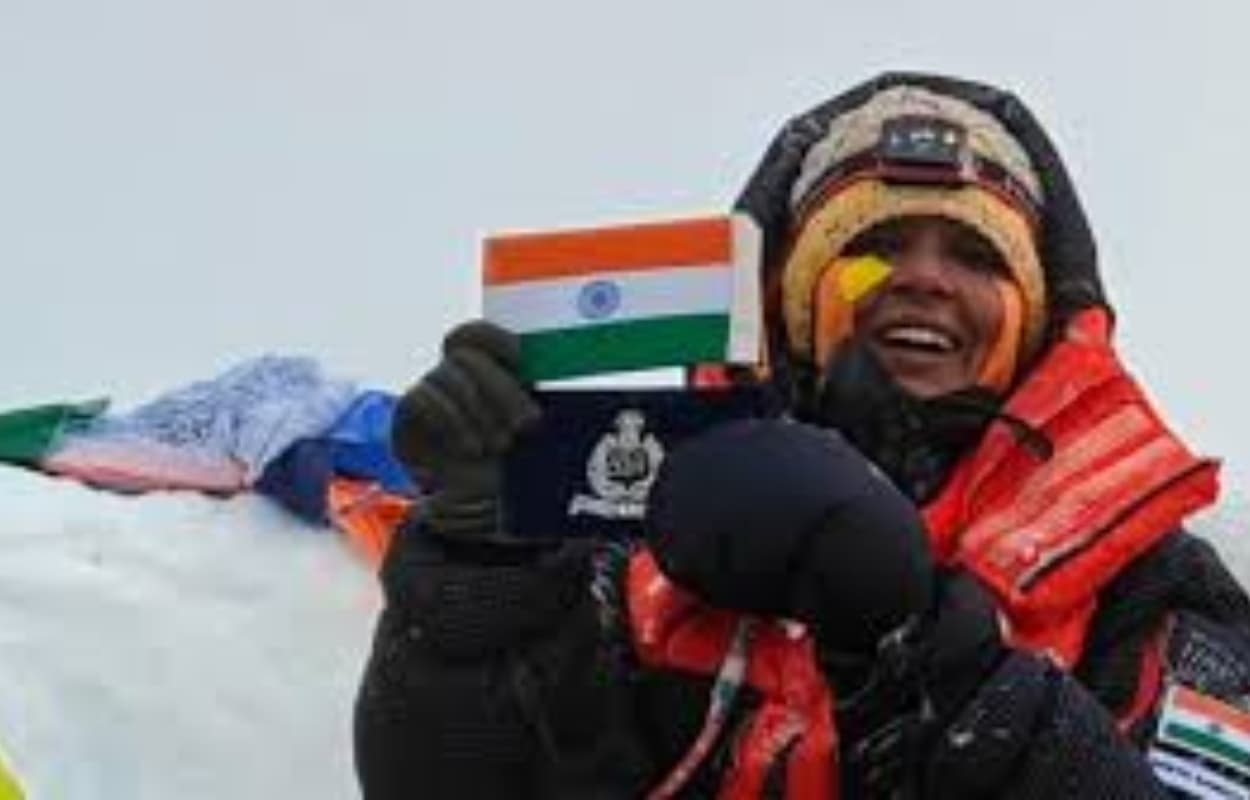 CISF की पहली महिला अफसर गीता सामोता ने फतह किया माउंट एवरेस्ट, रचा इतिहास