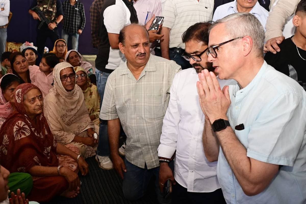 Pakistan Attack : जहां की पाकिस्तान ने गोलाबारी, वहां पहुंचे सीएम उमर अब्दुल्ला