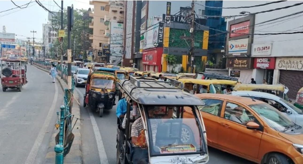 पटना के CNG स्टेशन 12 घंटे से ड्राई, वाहनों की लगी लंबी कतार