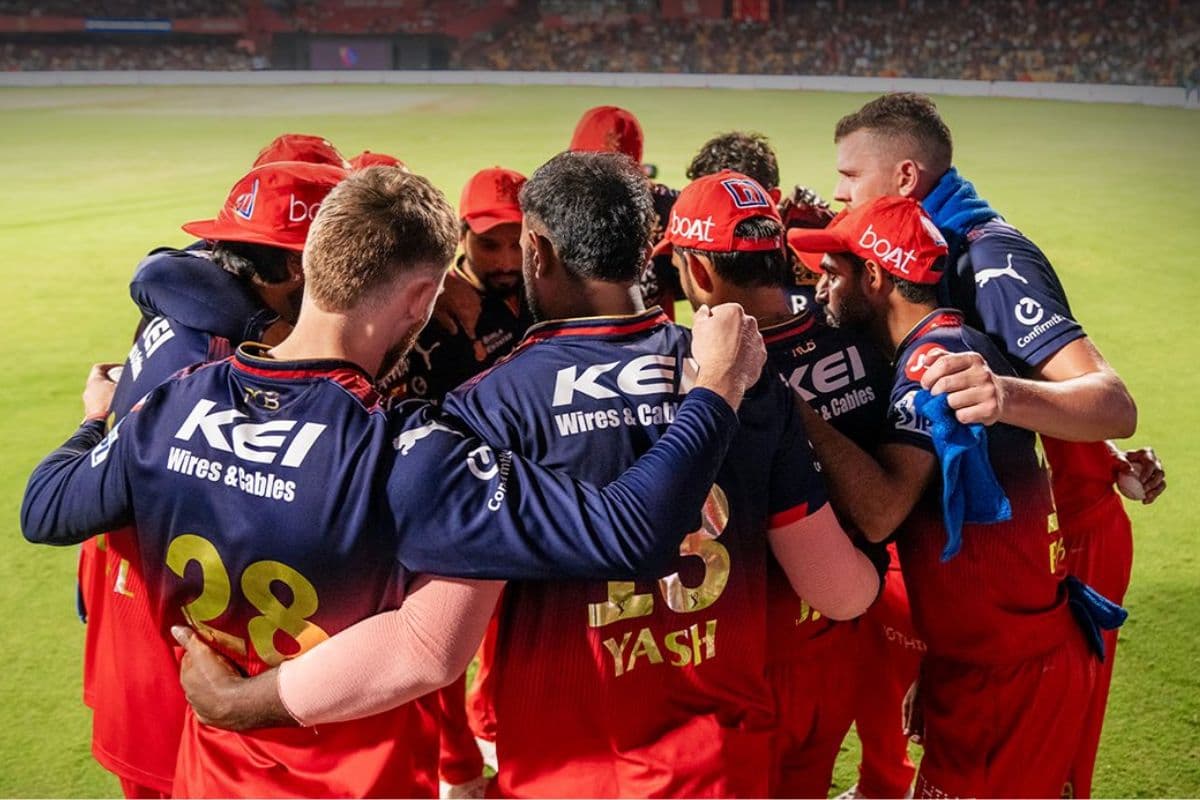 प्लेऑफ से पहले RCB ने चला बड़ा दांव, 6.8 फुट लंबे और रोहित-पांड्या के शिकारी को किया शामिल