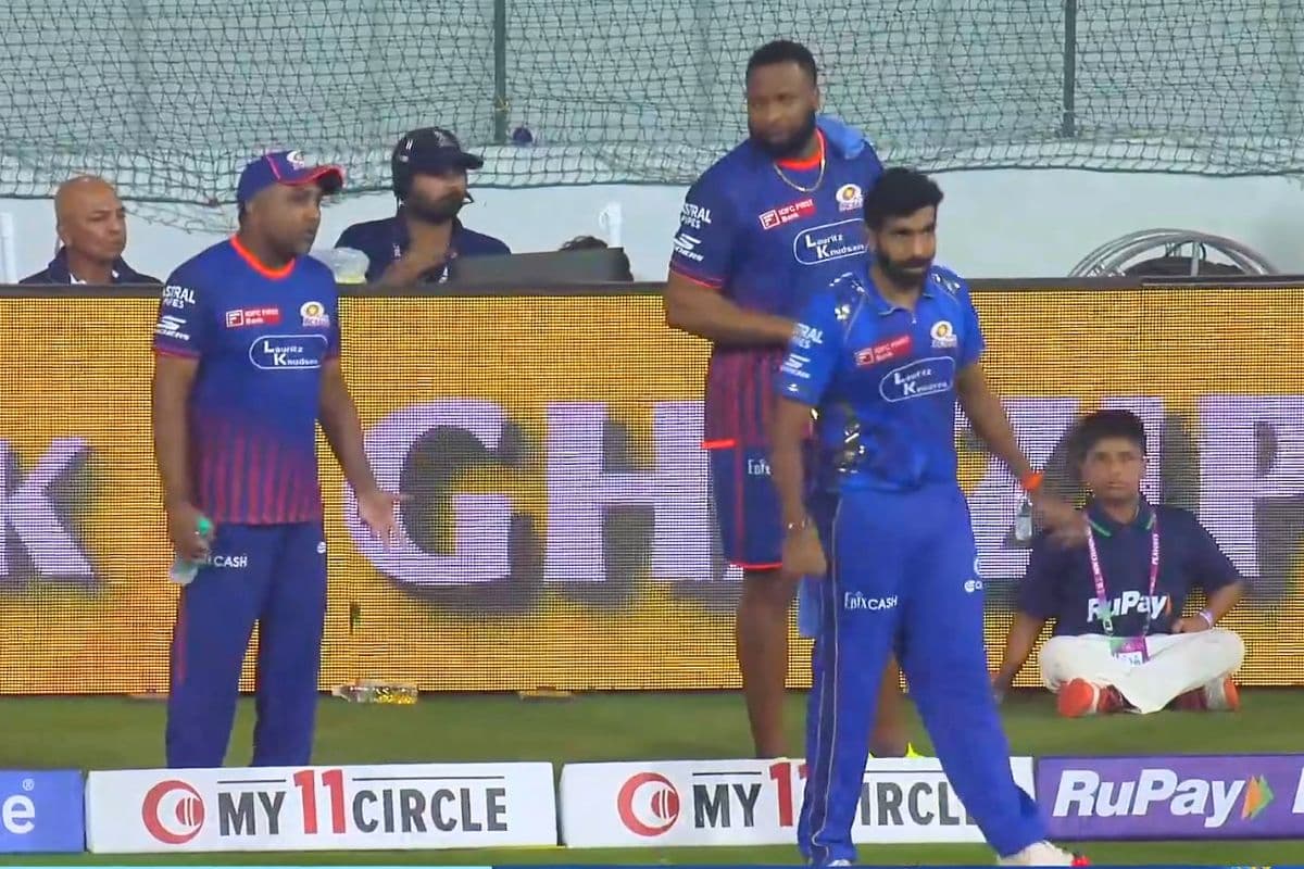 Mahela Jayawardene, Jasprit Bumrah and Kieron Pollard.