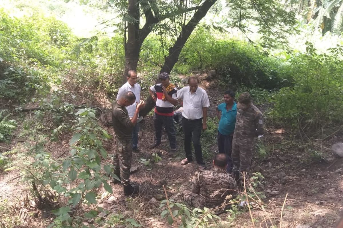 बोकारो में शव मिलने से सनसनी, ससुराल आया था युवक, पेड़ से बंधा मिला शव