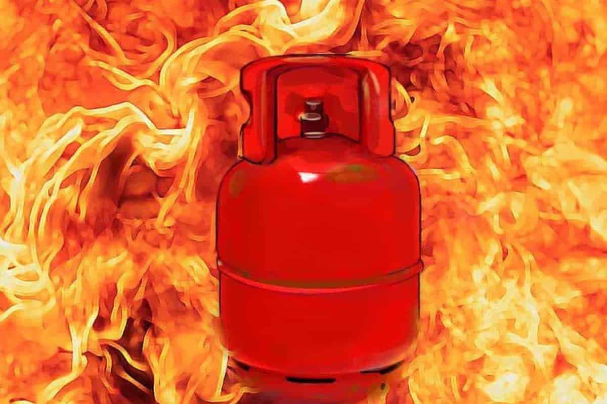 Cylinder Blast: मातम में बदली शादी की खुशियां, जबरदस्त धमाके में लाखों की संपत्ति खाक