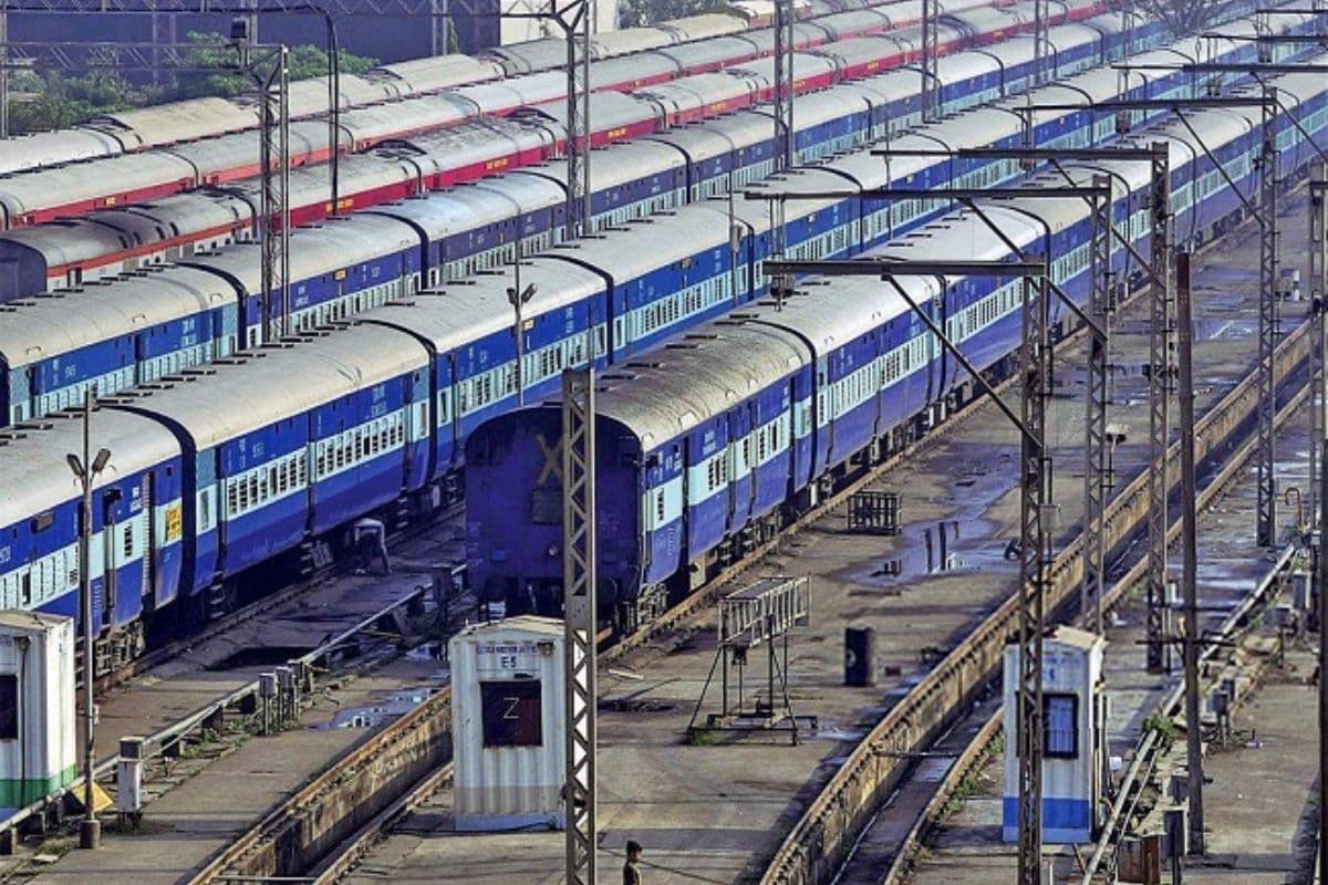 झारखंड का सबसे बड़ा रेलवे स्टेशन, जहां रोजाना 100 से अधिक ट्रेनों का होता है आवागमन
