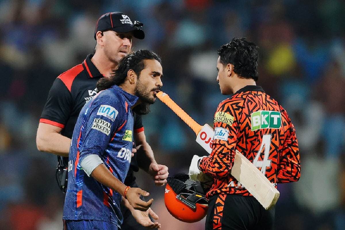 Watch: मैदान पर ही भिड़ गए अभिषेक शर्मा और दिग्वेश राठी, तू-तू मैं-मैं के बीच फंस गए अंपायर