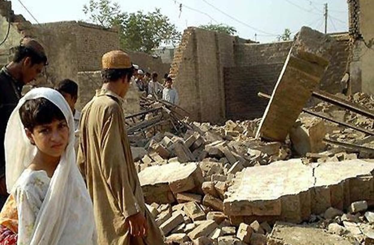 Drone Attack In Pakistan: लाहौर से रावलपिंडी तक मचा हाहाकार, धमाके से दहल उठा आधा पाकिस्तान