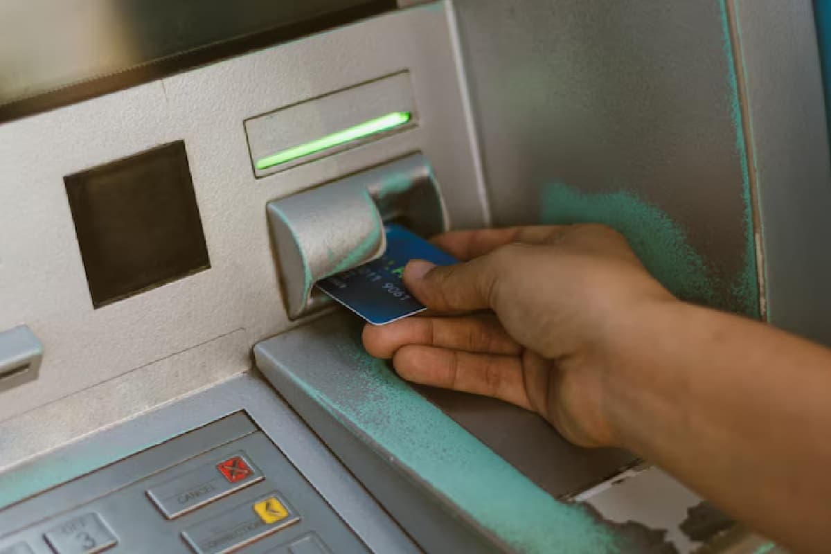 Fake ATM News: एटीएम बंद होने की खबर निकली फर्जी! बैंकों ने कहा, उनके पास कैश भरपूर