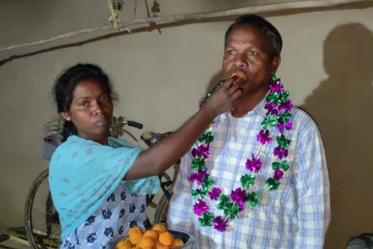 Success Story: 56 साल के गंगा ने पास की मैट्रिक परीक्षा, फीस के अभाव में छूट गयी थी पढ़ाई