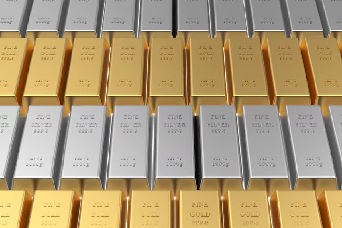 Gold Price: सर्राफा बाजार में सोना-चांदी उछले, वायदा कारोबार में फिसले, जानें क्या है माजरा