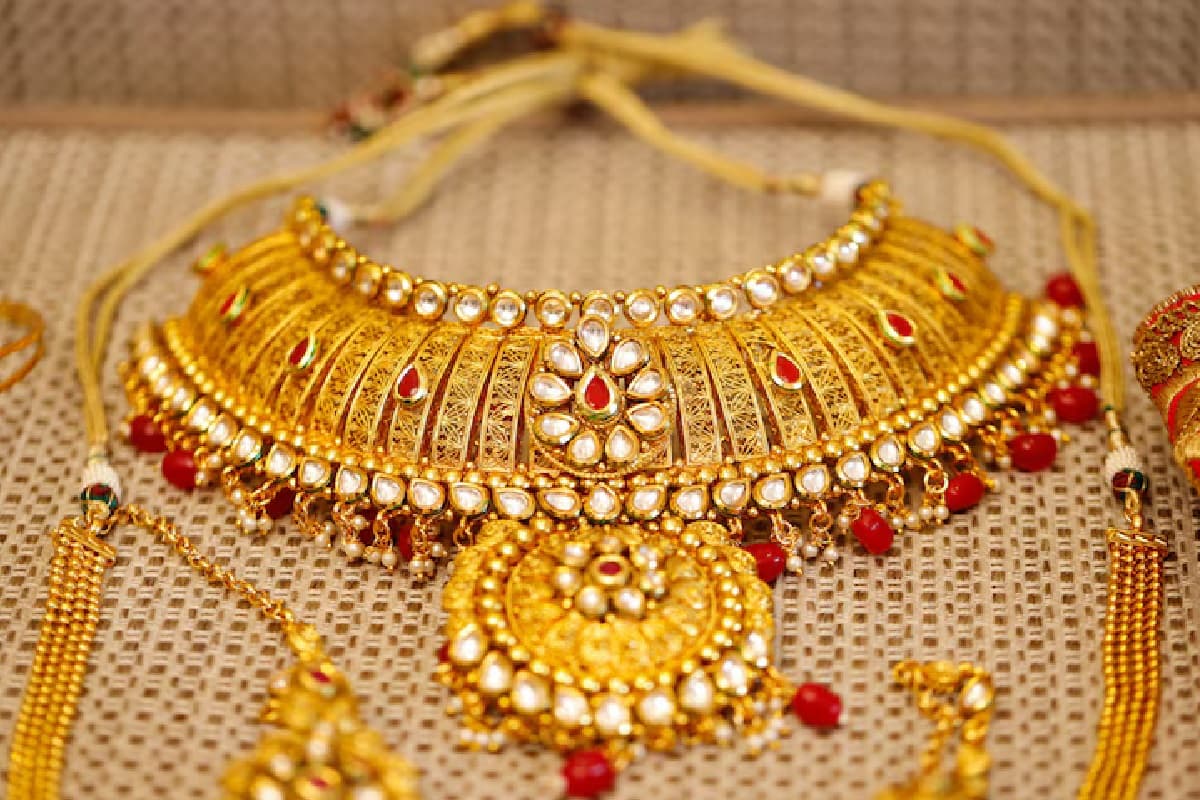 Gold Price Today: सोने की कीमत आसमान पर, खरीदारी बढ़ने से 1,080 रुपये चढ़ गया दाम