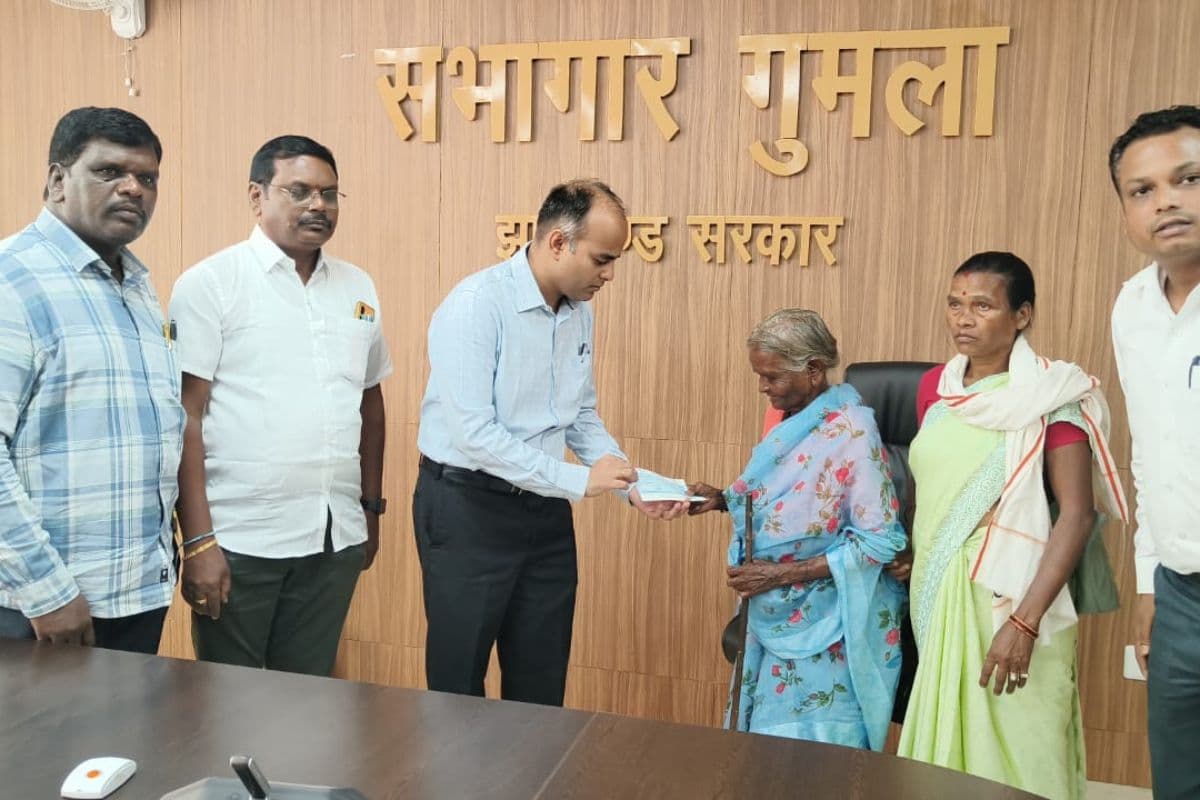 तेलंगाना टनल हादसा: गुमला के चारों मजदूरों के परिजनों को मिला 25-25 लाख रुपए मुआवजा