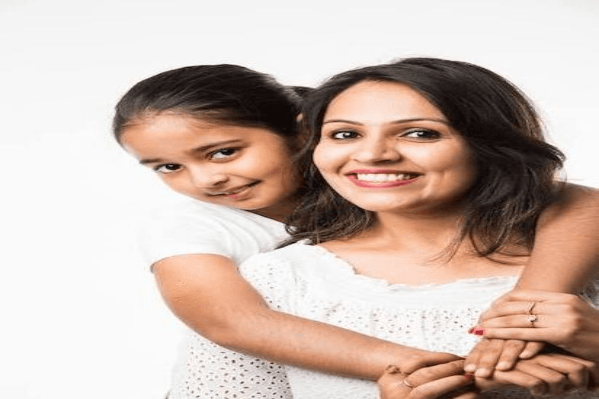 Mother's Day 2025 पर अपनी मां को दें इन आध्यात्मिक संदेशों का उपहार