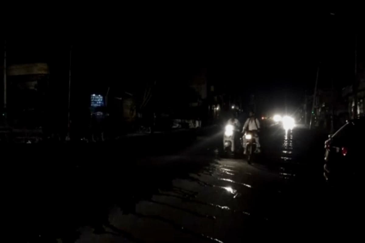 India Pakistan War: पाकिस्तान ने जम्मू में किया हमला, पूरे क्षेत्र में ब्लैक आउट, भारत का मुंहतोड़ जवाब