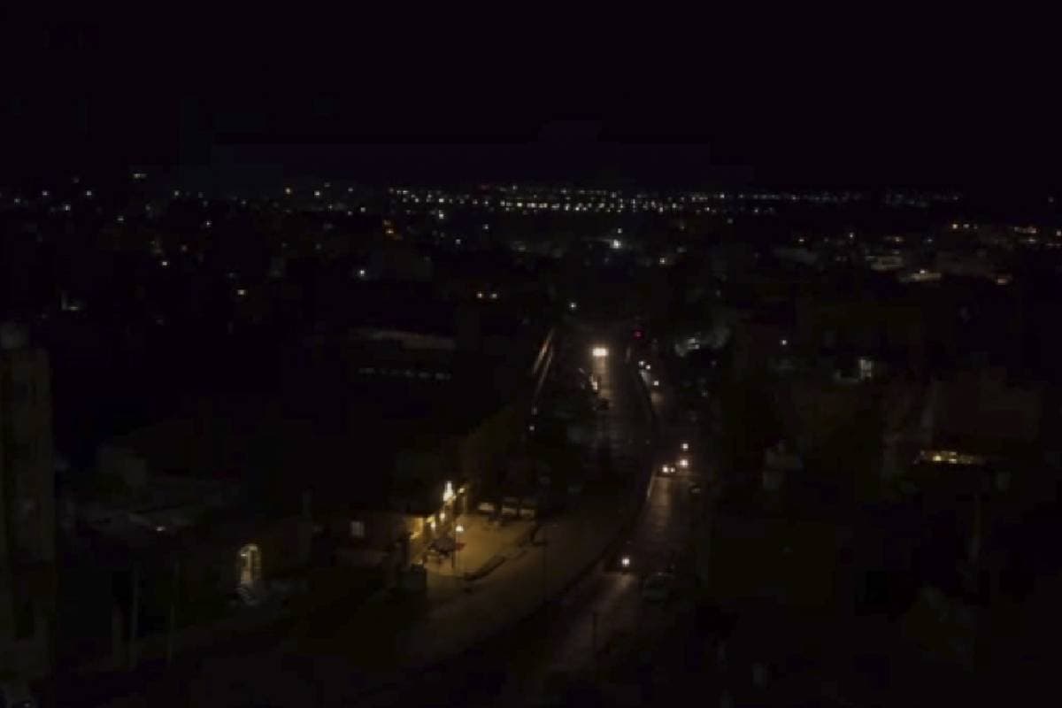 India Pakistan War : पूरी तरह से ब्लैकआउट, अचानक उड़ने लगे ड्रोन, पूरी रात गोलीबारी