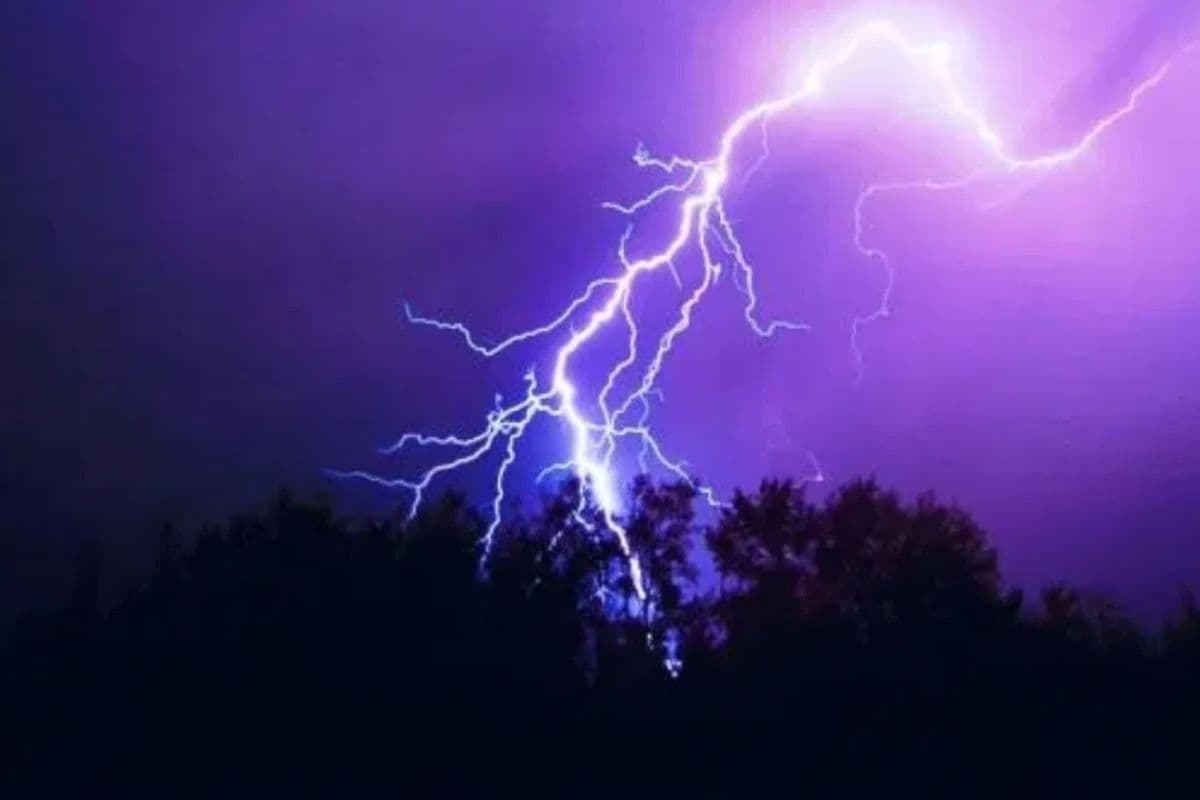 जगन्नाथपुर में आम चुन रहे थे बच्चे, आंधी-तूफान के साथ हुआ वज्रपात और बुझ गया घर का चिराग