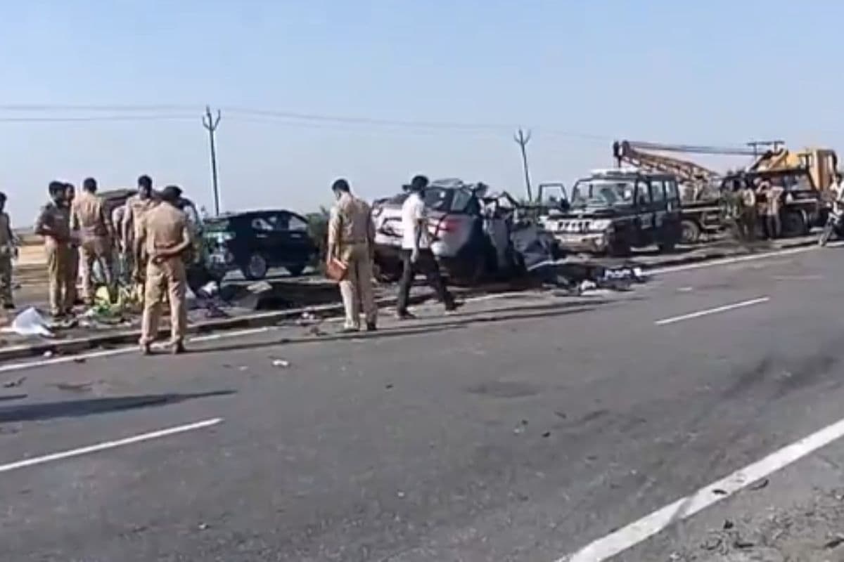 कार और ट्रक की जबरदस्त टक्कर, झपकी ने छीनी एक ही परिवार के 5 लोगों की जान