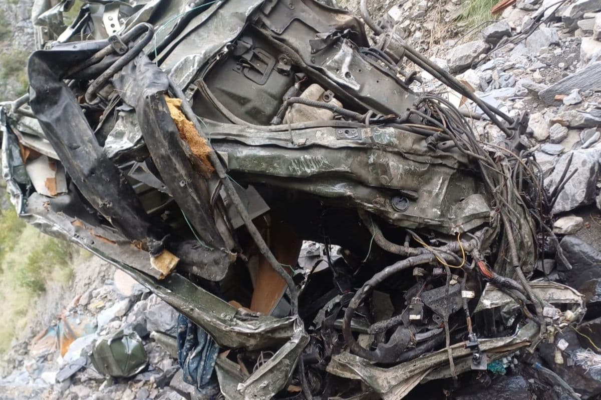 Jammu And Kashmir: 700 फुट गहरे खाई में गिरा सेना का वाहन, 3 जवान हो गए बलिदान