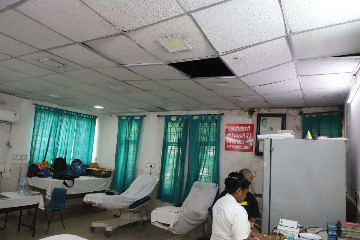 Jamshedpur MGM Blood Bank: जर्जर भवन में चल रहा एमजीएम ब्लड बैंक, जोखिम में कर्मचारियों की जान