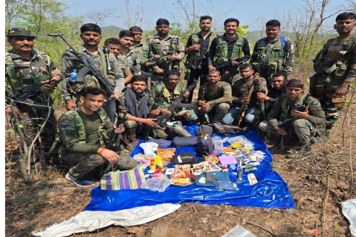 Jharkhand Encounter: गोलियों की तड़तड़ाहट से गूंज उठा पलामू, पुलिस-TPC मुठभेड़, नक्सल सामग्री बरामद