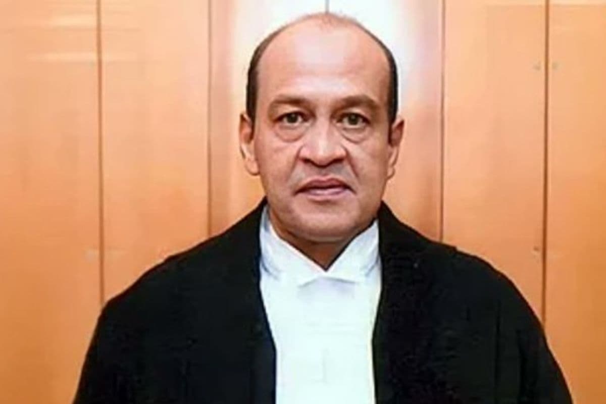 जस्टिस वर्मा की याचिका पर सुनवाई करते हुए सुप्रीम कोर्ट ने कहा-आपका आचरण विश्वास करने लायक नहीं…