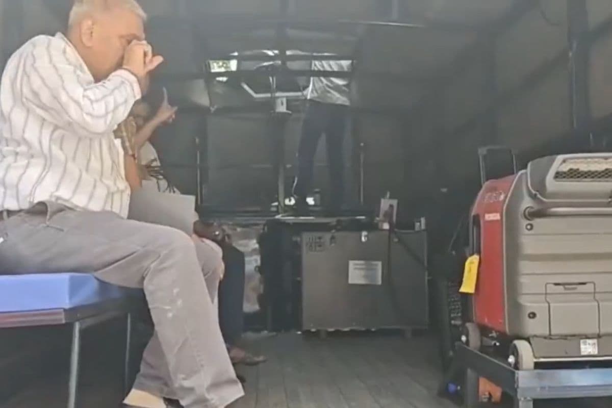 India Pakistan Tension: वॉर इमरजेंसी के बीच दिल्ली पुलिस हेडक्वार्टर पहुंचा LRAD सिस्टम, तेज सायरन से मिलेगी हमले की वॉर्निंग