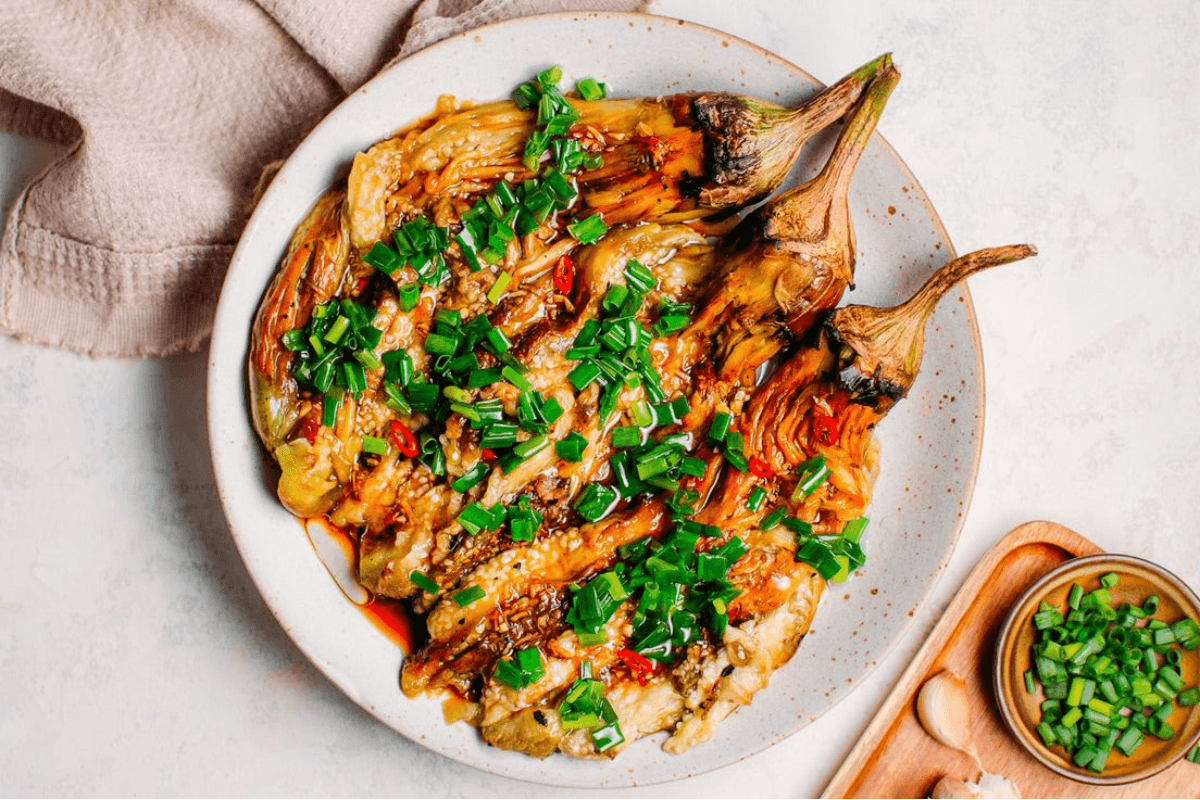 How to make Garlic Baingan | Lasooni Baingan Recipe | Spicy Garlic Eggplant - खास तड़के से बनी लसूनी बैंगन रेसिपी को आप रोजाना के खाने में बना सकते हैं खास