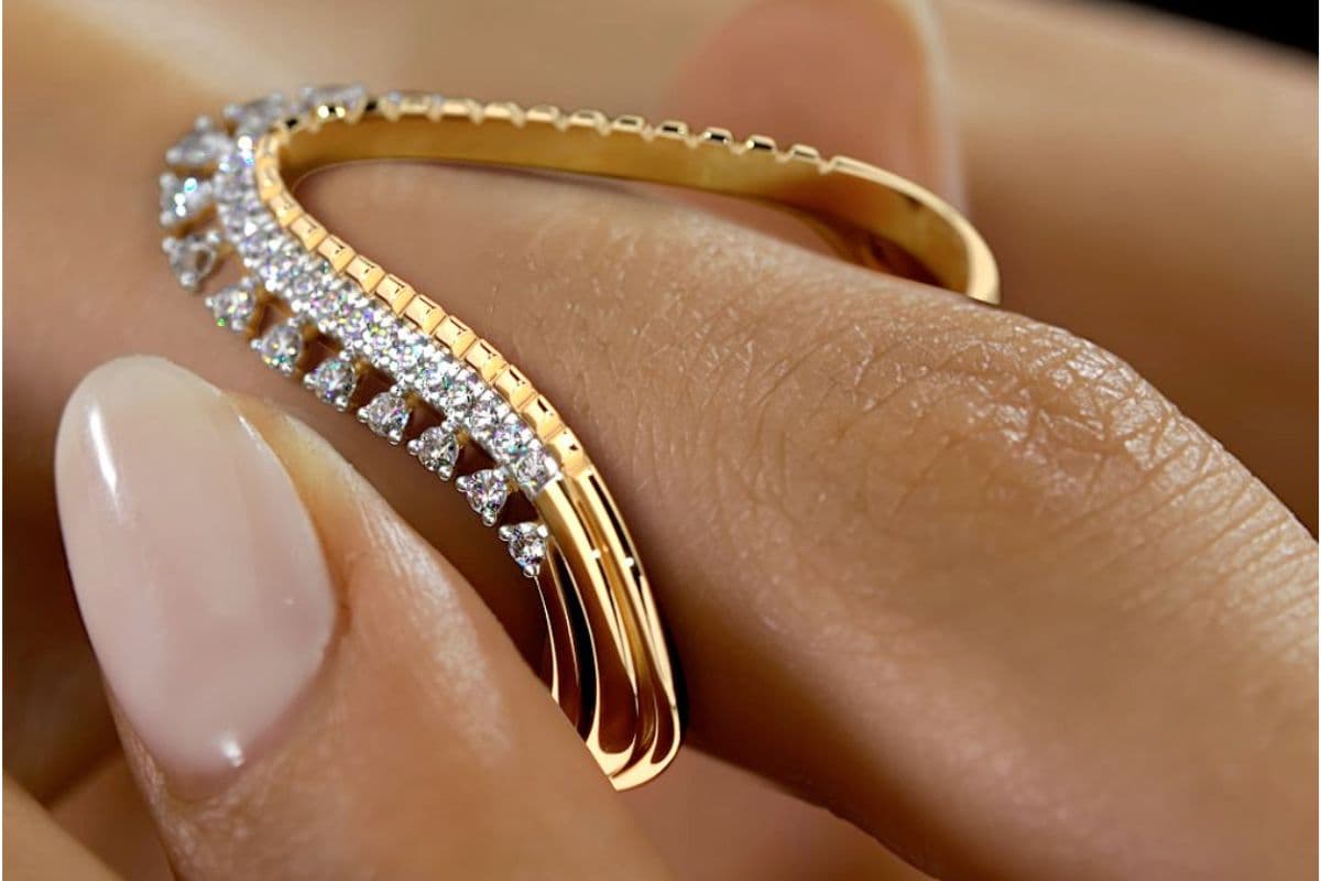 Latest Gold Ring Design: पिया को लुभाए,पहनिए लेटेस्ट वांकी गोल्ड रिंग