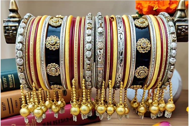 Latest Bangle Designs For Vat Savitri Puja: वट सावित्री पर पहनें ये लेटेस्ट चूड़ियां, हर नजर ठहर जाएगी आपके हाथों पर