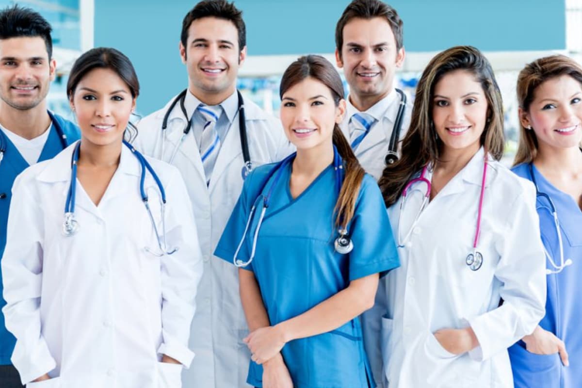 MBBS Abroad Fees: MBBS की पढ़ाई कहां है सबसे महंगी? फीस सुनकर उड़ जाएंगे होश