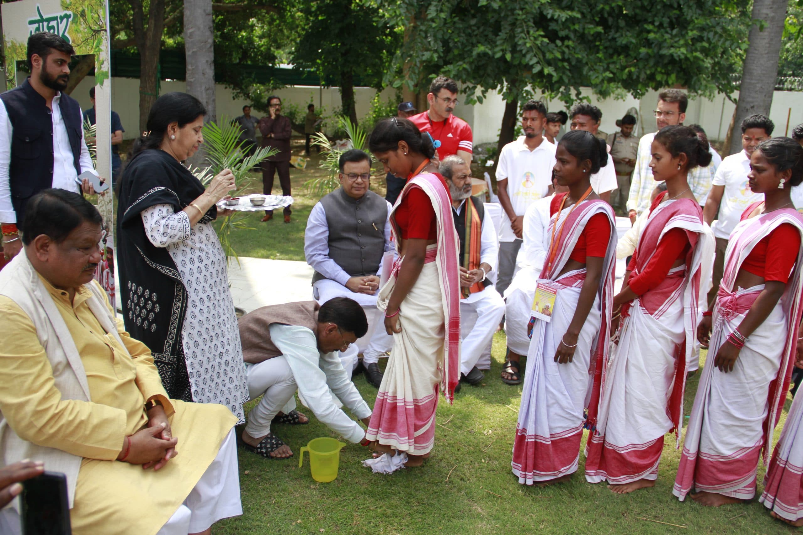 Tribal: मोदी सरकार आदिवासी समाज के कल्याण के लिए पूरी तरह है प्रतिबद्ध