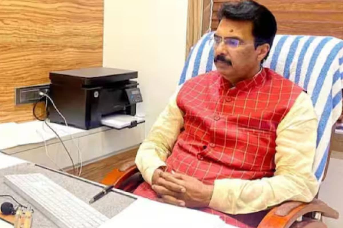 Bihar News: सरकारी कर्मचारी हो जाएं सावधान, राजस्व मंत्री संजय सरावगी ने दिया सख्त निर्देश