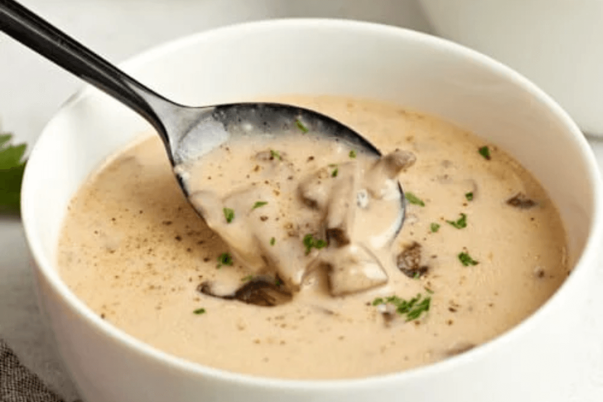 Mushroom Soup Recipe: सेहत और स्वाद का बेहतरीन मेल, घर पर बनाएं मशरूम सूप