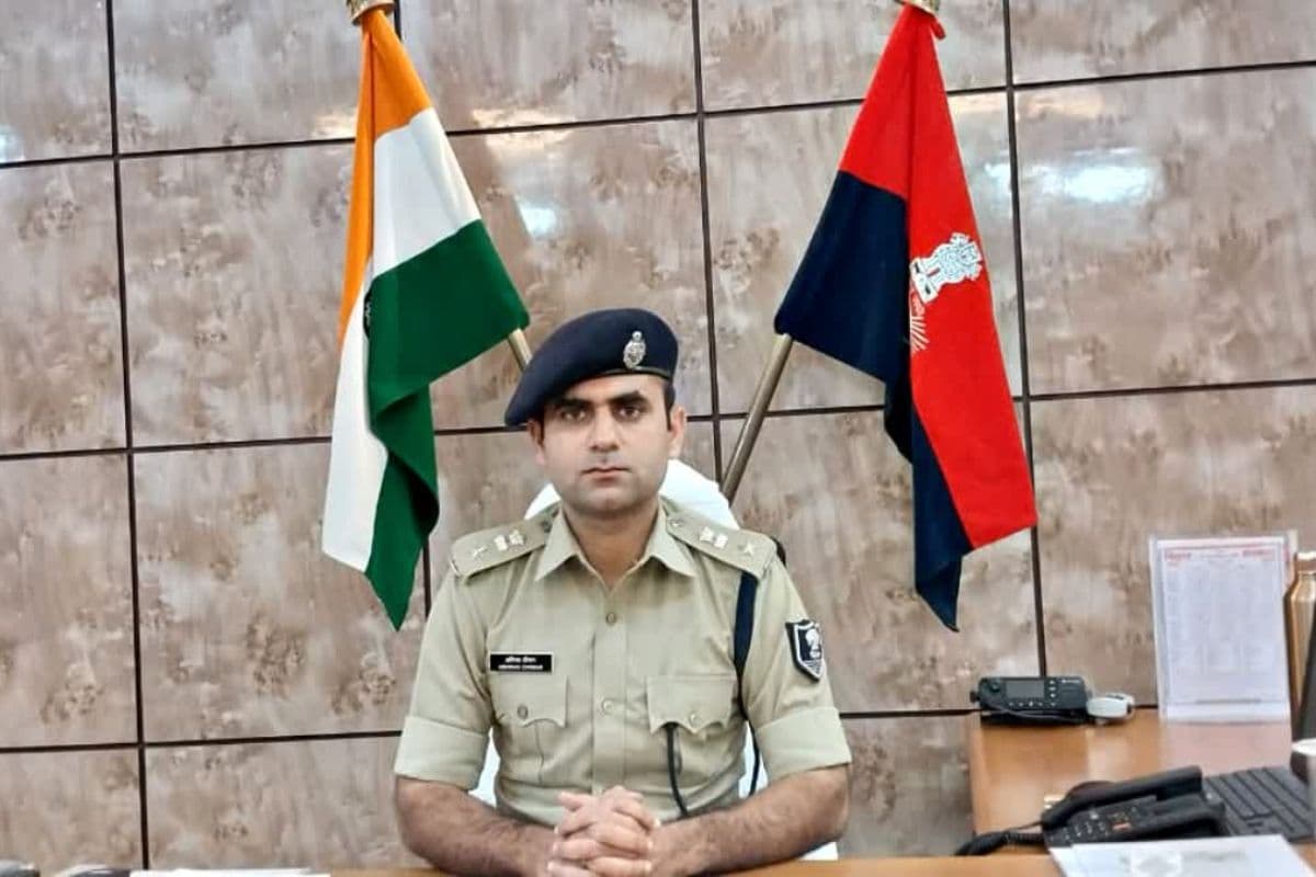 Bihar Police: नवादा एसपी का बड़ा एक्शन, लापरवाही के आरोप में सिपाही लाइन हाजिर