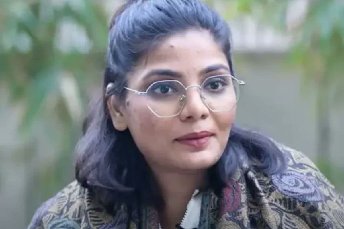 पीएम मोदी पर आपत्तिजनक टिप्पणी! नेहा सिंह राठौर पर बनारस में दर्ज हुआ मुकदमा