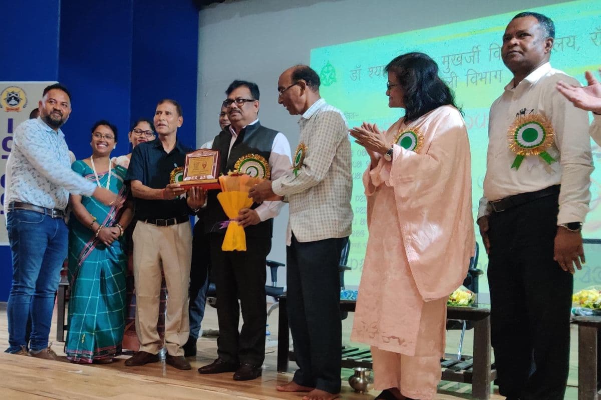 पंडित रघुनाथ मुर्मू ने संताली को दिलायी अंतरराष्ट्रीय पहचान, ओल चिकी लिपि के शताब्दी समारोह में बोले DSPMU वीसी