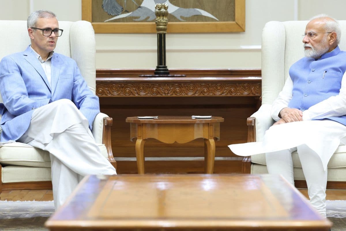 Pahalgam Attack: पहलगाम हमले के बाद पीएम मोदी से पहली बार मिले उमर अब्दुल्ला, आधे घंटे तक हुई बात