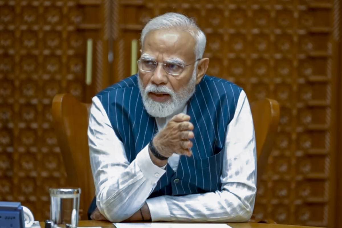 पीएम आवास पर चली 2 घंटे मीटिंग, रक्षा मंत्री और तीनों सेना प्रमुख रहे मौजूद