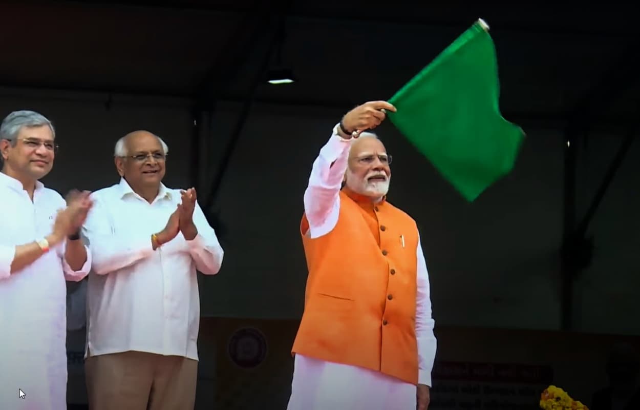 पीएम मोदी का दाहोद से हुंकार, 'भारत आज तेज गति से मैन्युफैक्चरिंग की दुनिया में आगे बढ़ रहा'