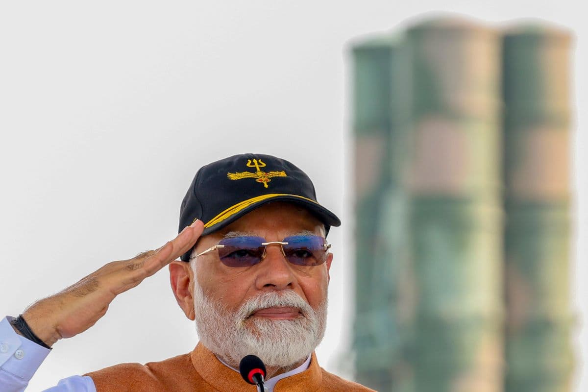 PM MOdi In Adampur: त्रिशूल और बाज, पीएम मोदी ने आदमपुर एयरबेस में पहनी खास कैप, PAK को दिया कड़ा संदेश