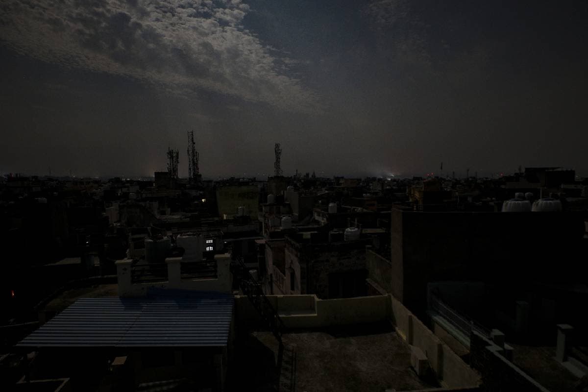 Pakistan Firing : जोरदार धमाके के बाद उठा धुआं, भारतीय सेना ने सतह से हवा में मार करने वाली मिसाइल एक्टिव की