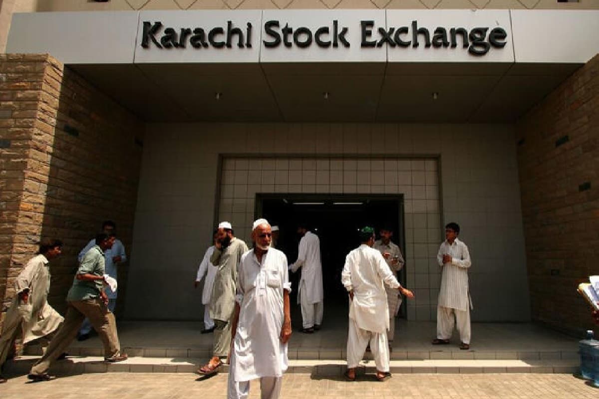 सीजफायर के बाद करांची के बाजार में जश्न, KSE ने लगाई 10,118.64 अंकों की छलांग