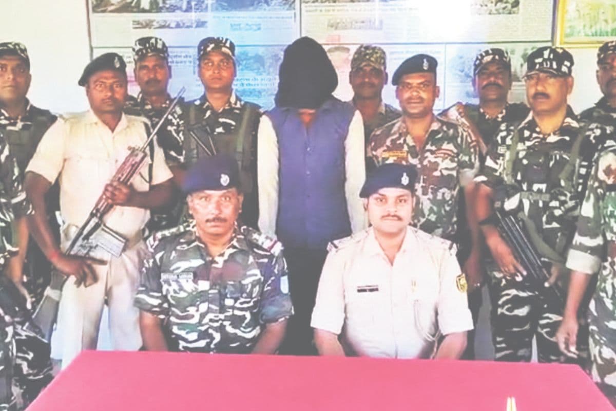 जमुई: कई कांडों का वांछित नक्सली मनोज हंसदा गिरफ्तार, गुप्त सूचना पर बरमोरिया के जंगल से हुई गिरफ्तारी