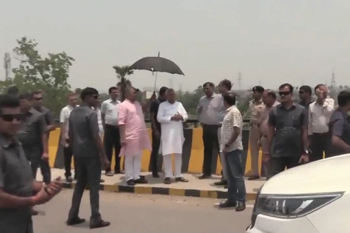 निरीक्षण करते सीएम नीतीश कुमार