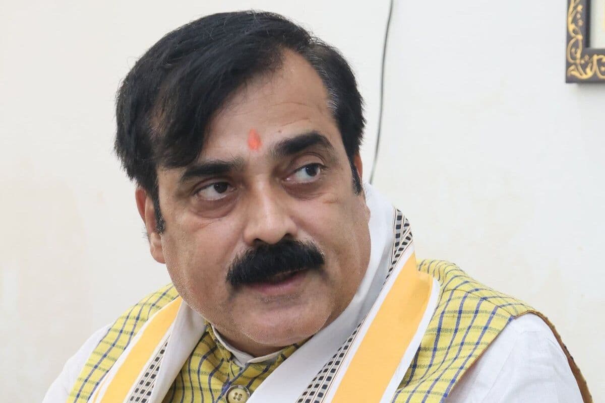 मंत्री जीवेश मिश्रा 