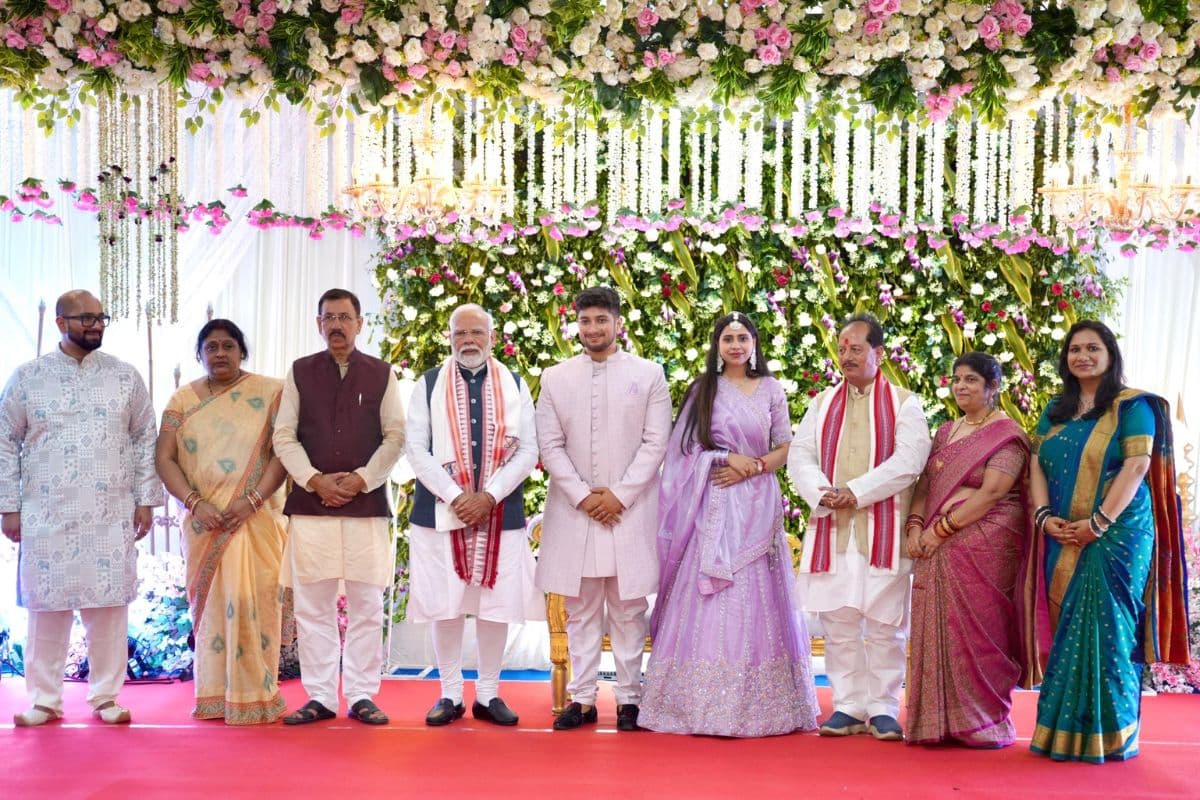 डिप्टी सीएम के आवास पर पहुंचे पीएम मोदी