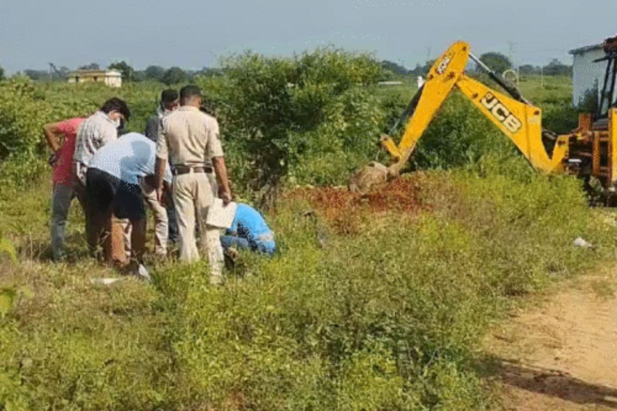 बिहार: बेतिया में महिला की हत्या कर दफनाया, पुलिस ने जमीन खोदकर शव निकाला