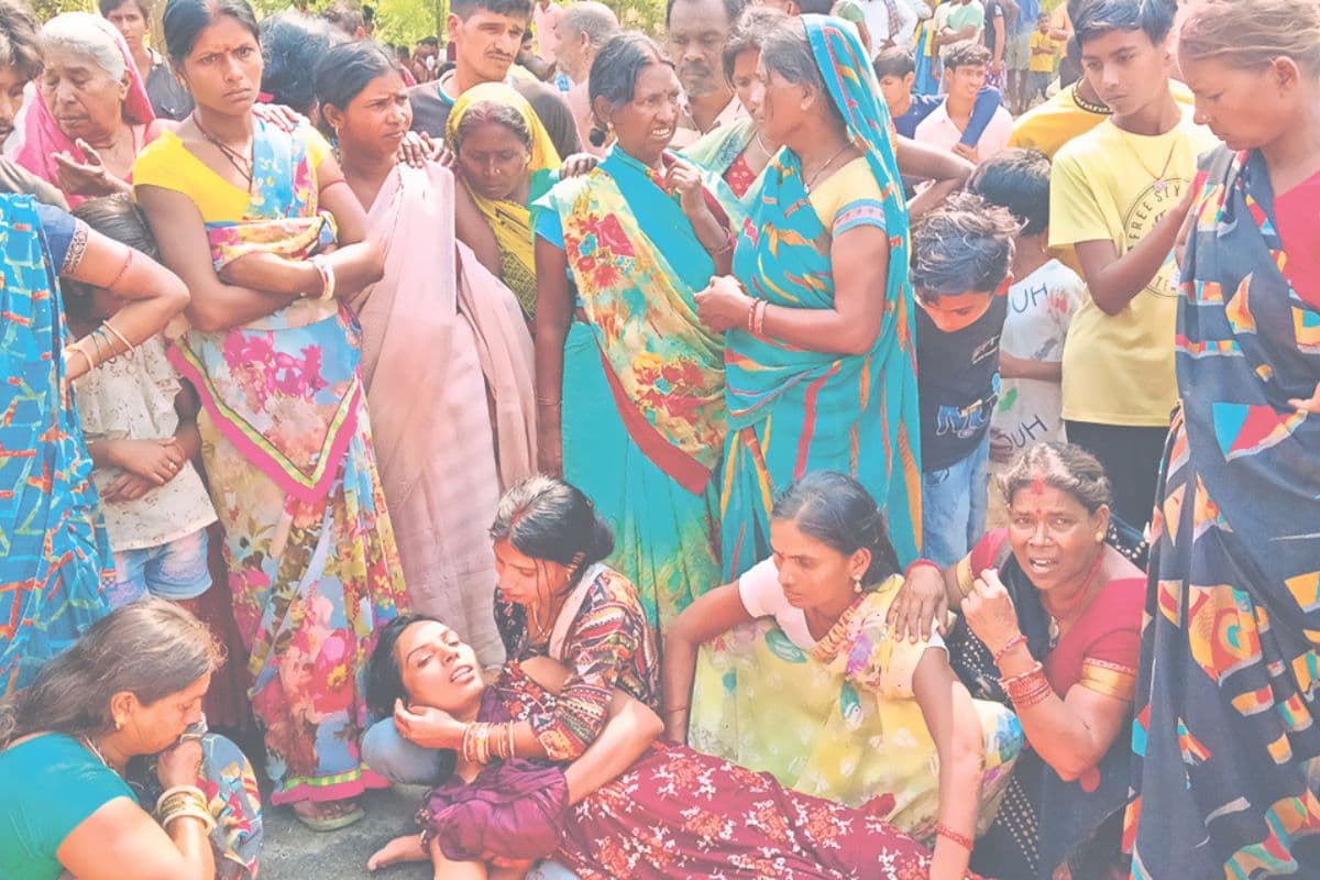 रोते-बिलखते परिजन