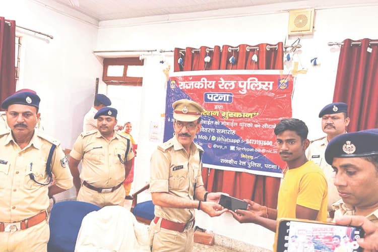 बिहार के इस जिले में पुलिस ने रचा इतिहास, तीन साल में बरामद किये चार करोड़ से अधिक के फोन