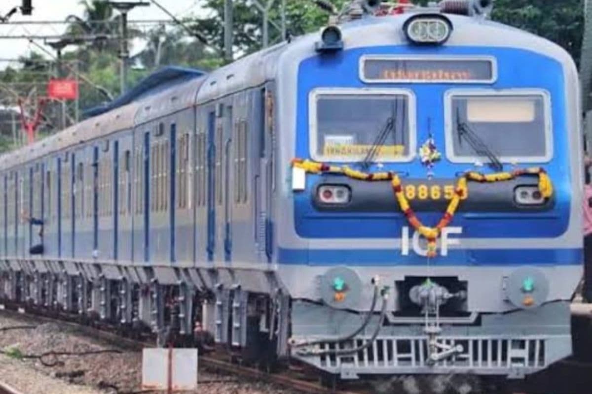 Bhagalpur: एक माह चलने के बाद ही भागलपुर-देवघर मेमू स्पेशल ट्रेन हुई बंद, देवघर जाने वाले यात्रियों को लगा झटका