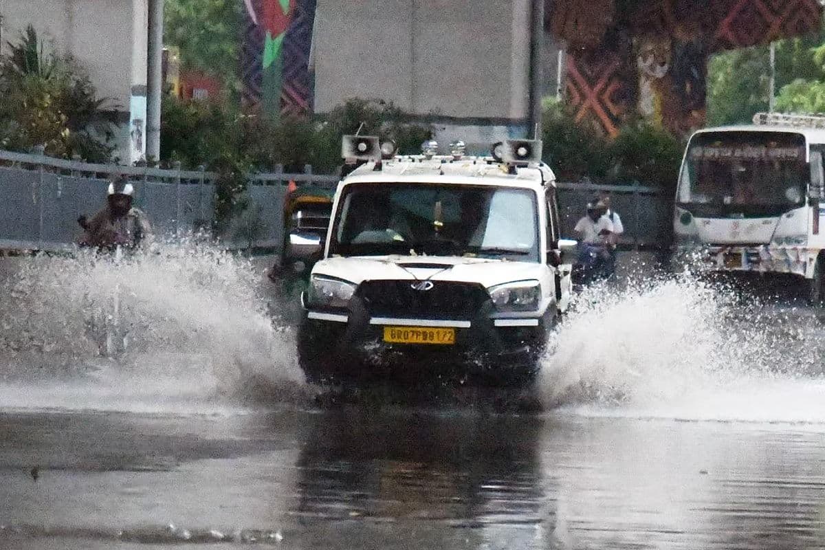 Heavy Rain Alert: 16 जून तक होगी भारी बारिश, 70 किलोमीटर की रफ्तार से चलेंगी हवाएं, IMD का अलर्ट